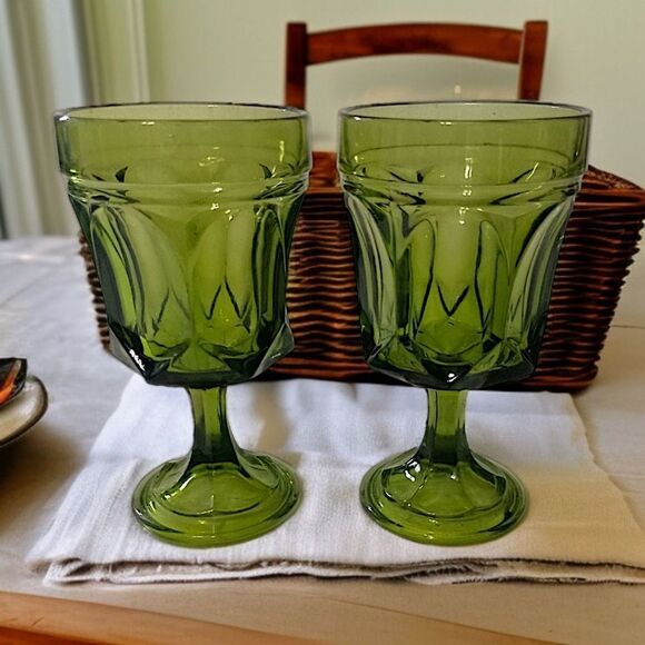 2 Anchor Hocking Fairfield Wine Glasses Water Goblet Stemmed Avocado Green MCM - Picture 1 of 16